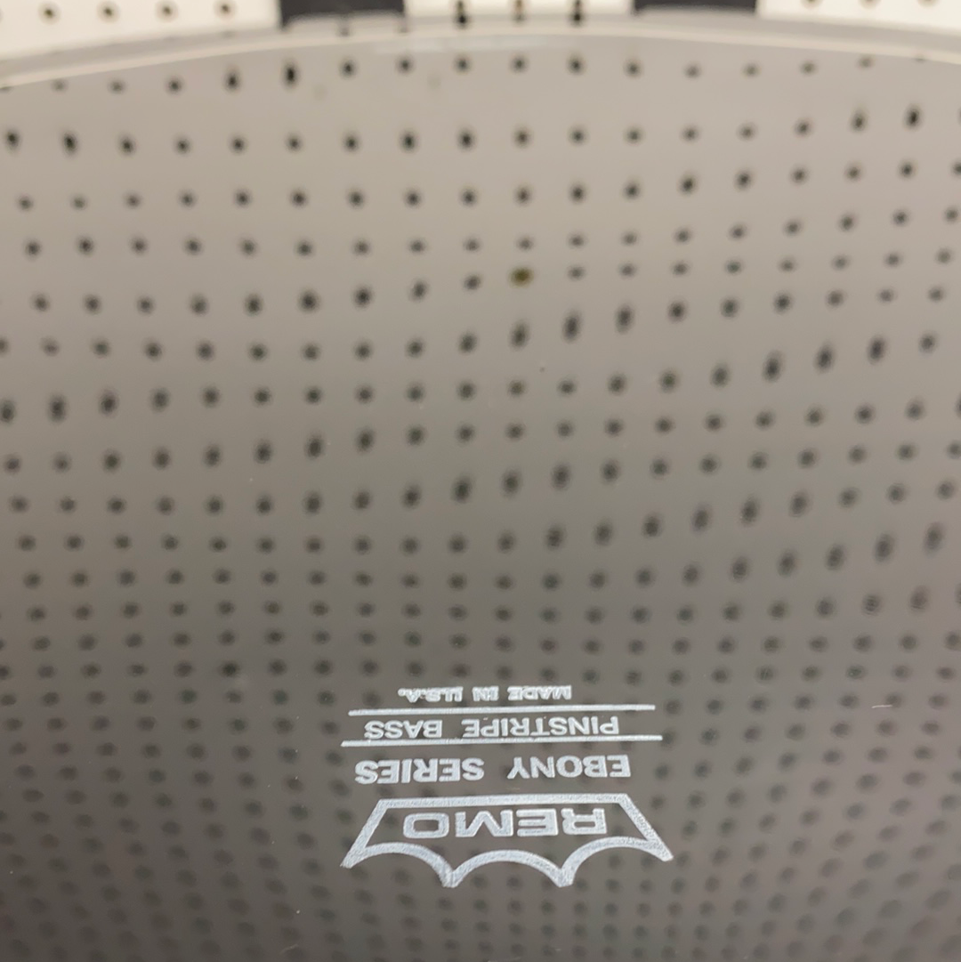 20" Remo Pinstripe Ebony Bass Drumhead ES1620PS